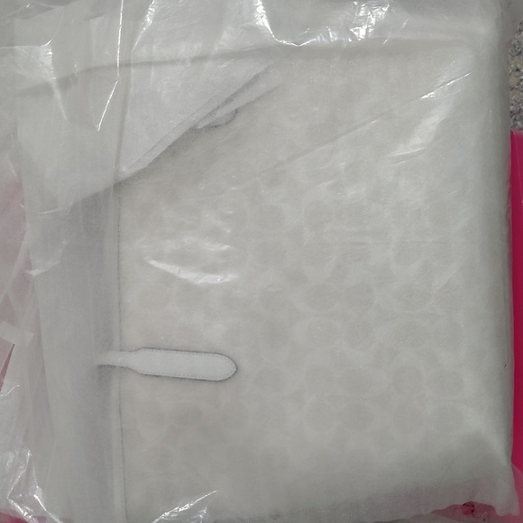 New! City Tote in Signature Canvas In Glacier White #5696 🤍 - Picture 8 of 10